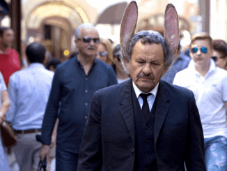 Muž se zaječíma ušima - online zdarma