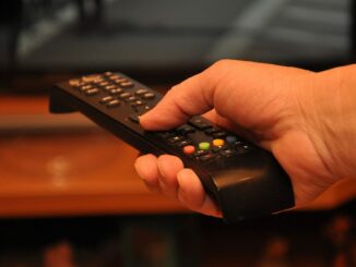 Aby nám dálkový ovladač od televizoru fungoval po dlouhou dobu, je třeba ho jednou za čas důkladně vyčistit od všech nečistot.