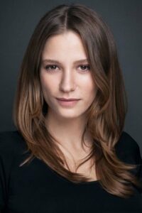 Herec Serenay Sarıkaya