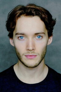Herec Toby Regbo